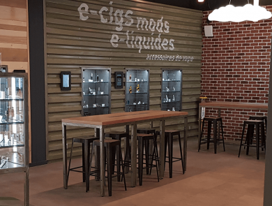 Waiting table Waiting table of the Cigaverte store