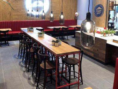 Tables et sièges Tables et sièges du magasin Pizza Hut à Monge